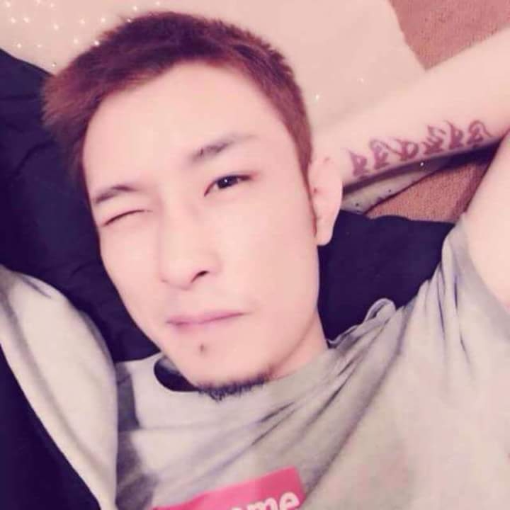 难得拥抱的第一张照片--石家庄相亲服务中心