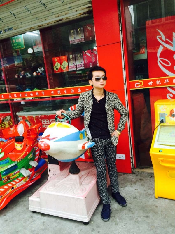 阳光帅气男嘉宾的第一张照片--石家庄相亲服务中心