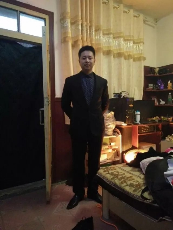 亮亮的第一张照片--石家庄相亲服务中心