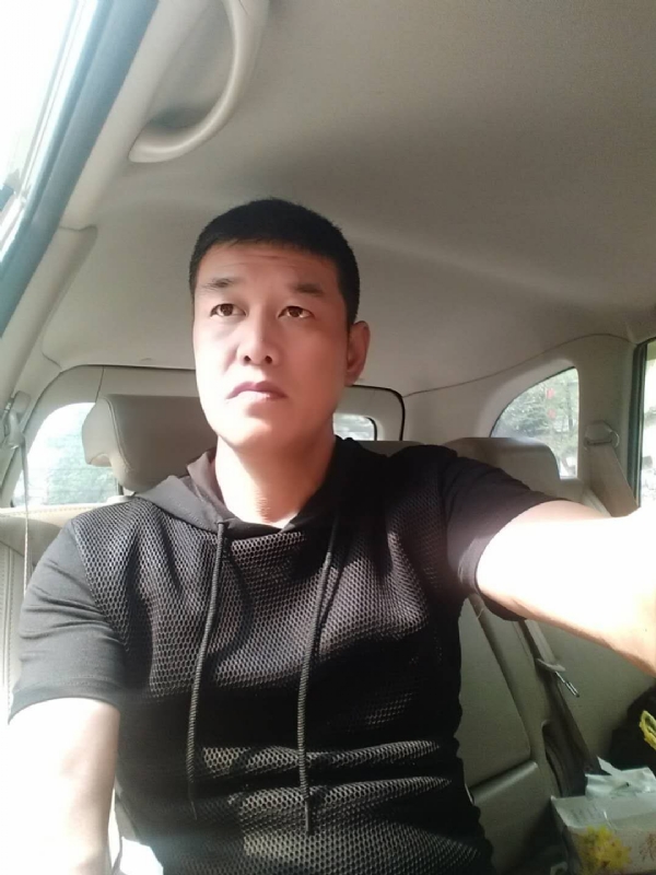 深爱的疯子的第一张照片--石家庄相亲服务中心