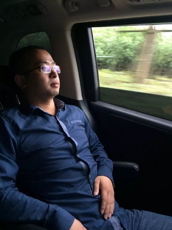 世界那么大的第三张照片--石家庄相亲服务中心