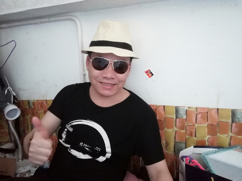 艰难爱情的第一张照片--石家庄相亲服务中心