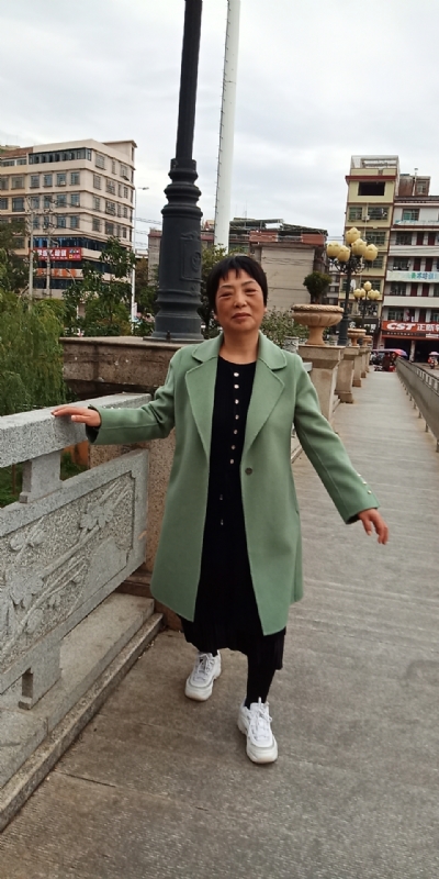 小玲的第一张照片--石家庄相亲服务中心