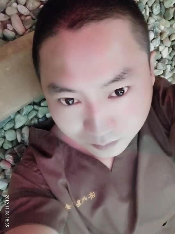 红枫叶的第一张照片--石家庄相亲服务中心