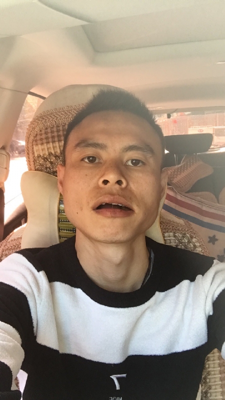 小何的第一张照片--石家庄相亲服务中心