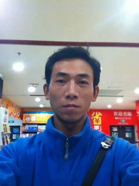 青草地溪水边的第一张照片--石家庄相亲服务中心