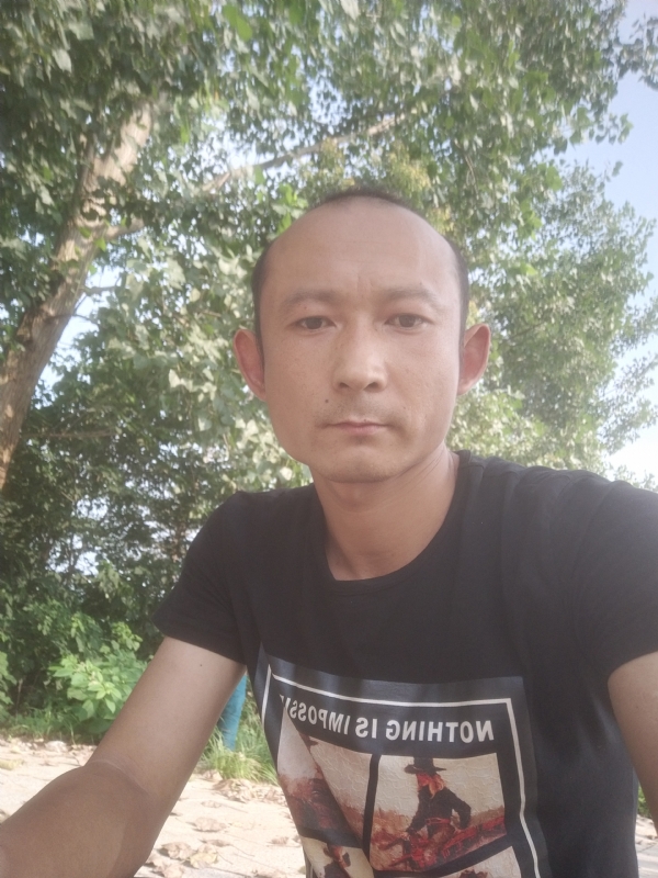 80大叔的第一张照片--石家庄相亲服务中心