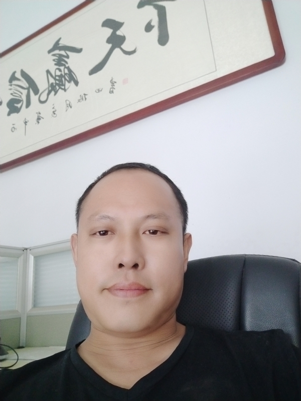 山丘的第一张照片--石家庄相亲服务中心