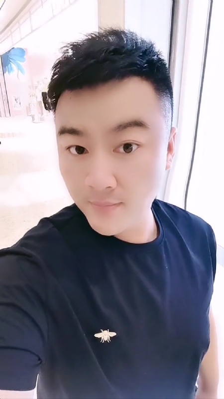 微风徐徐的第一张照片--石家庄相亲服务中心