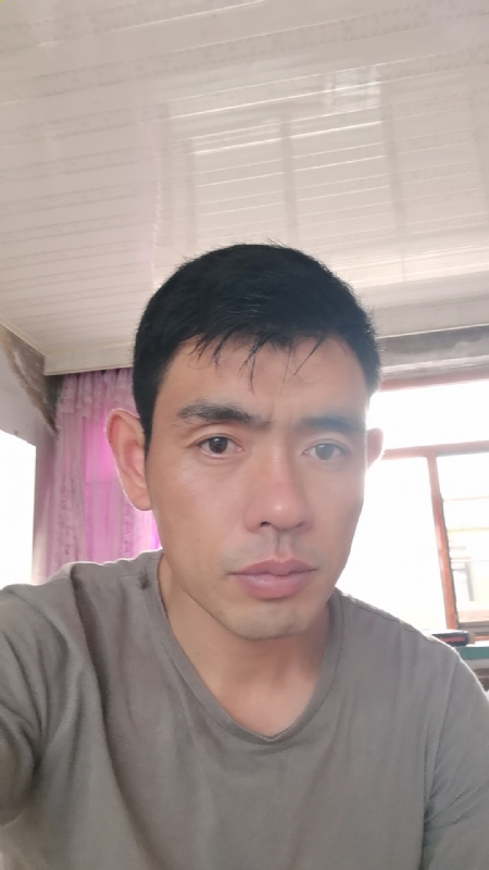 小草莓1981的第一张照片--石家庄相亲服务中心