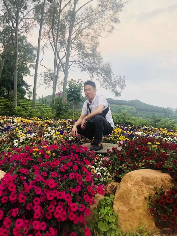 小郑的第一张照片--石家庄相亲服务中心