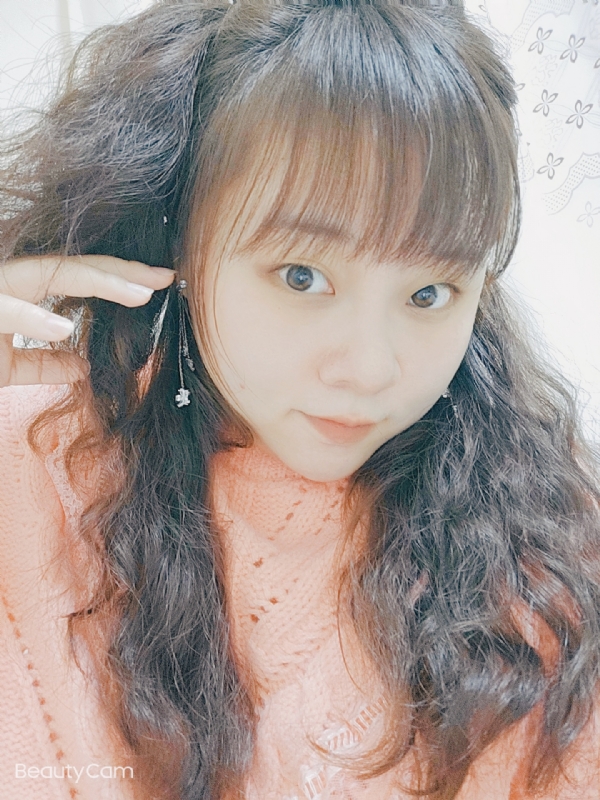 艾薇儿的第一张照片--石家庄相亲服务中心