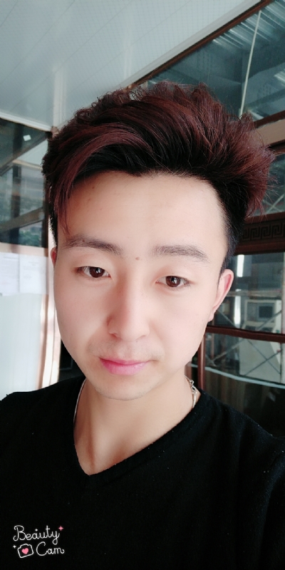 拼命微笑的第三张照片--石家庄相亲服务中心