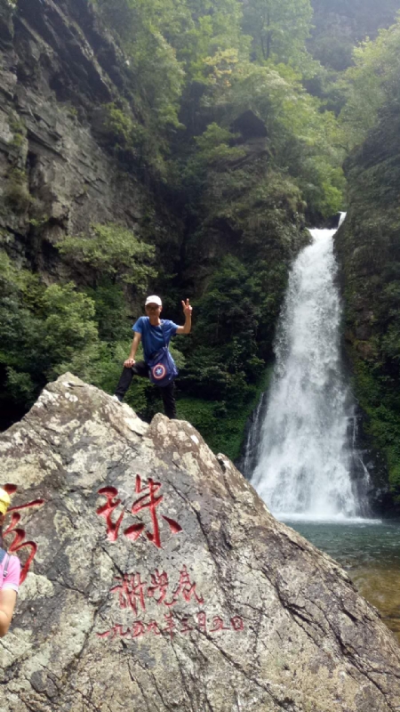 海岸岩崖的第一张照片--石家庄相亲服务中心