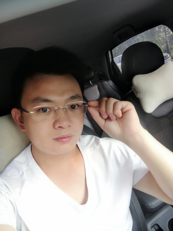 幸福的拥抱的第二张照片--石家庄相亲服务中心