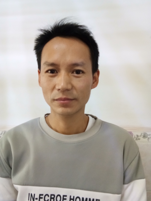 单亲爸爸的第一张照片--石家庄相亲服务中心