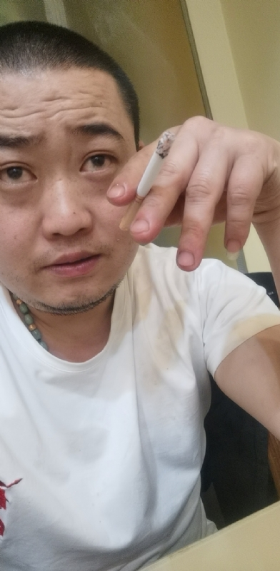 孤独的螃蟹的第一张照片--石家庄相亲服务中心