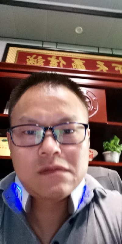 模具工匠的第一张照片--石家庄相亲服务中心