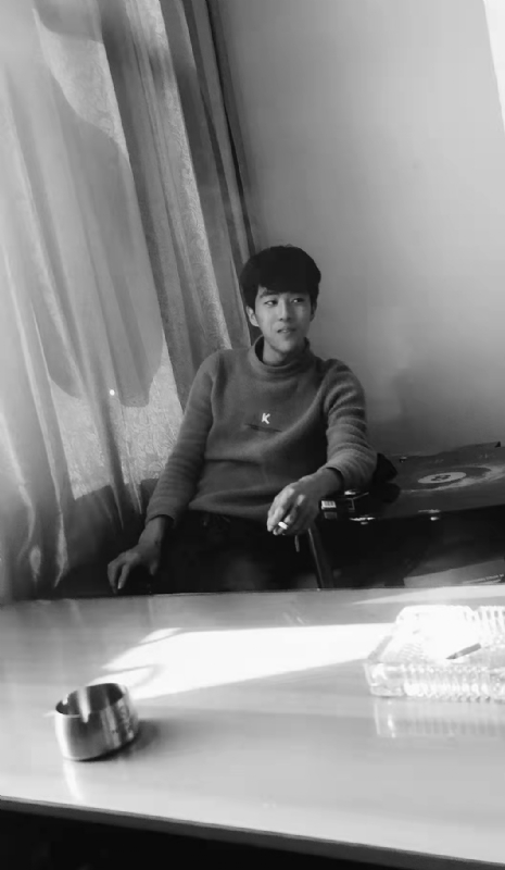 酷似小丑的第二张照片--石家庄相亲服务中心