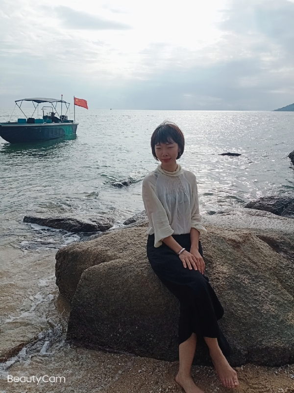 悠悠南山下的第二张照片--石家庄相亲服务中心