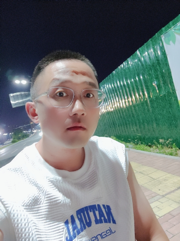 清风烈酒的第一张照片--石家庄相亲服务中心