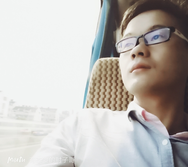 尹骏的第三张照片--石家庄相亲服务中心