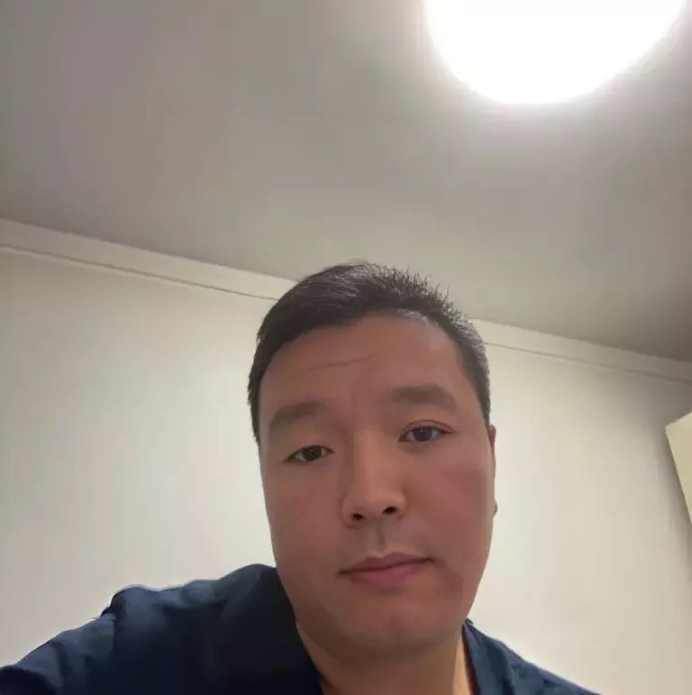 穿唐装的松鼠的第一张照片--石家庄相亲服务中心