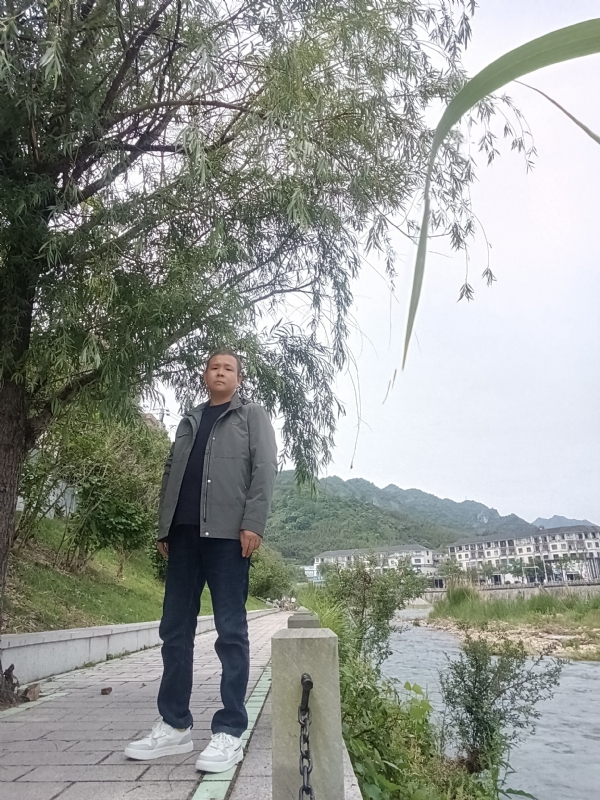 飞雪飘零的第一张照片--石家庄相亲服务中心