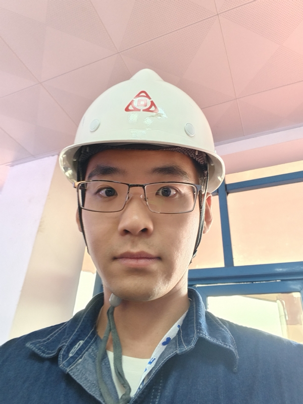 何鹏宇的第二张照片--石家庄相亲服务中心