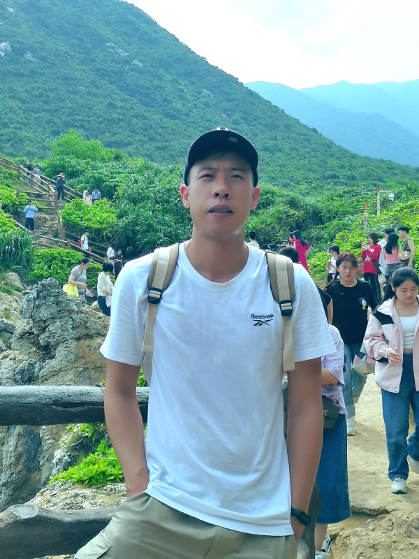 吴生的第二张照片--石家庄相亲服务中心