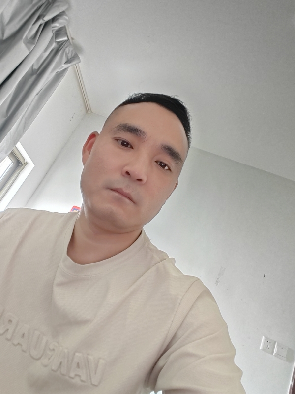 小锋的第一张照片--石家庄相亲服务中心