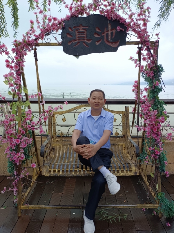 奋斗的第一张照片--石家庄相亲服务中心