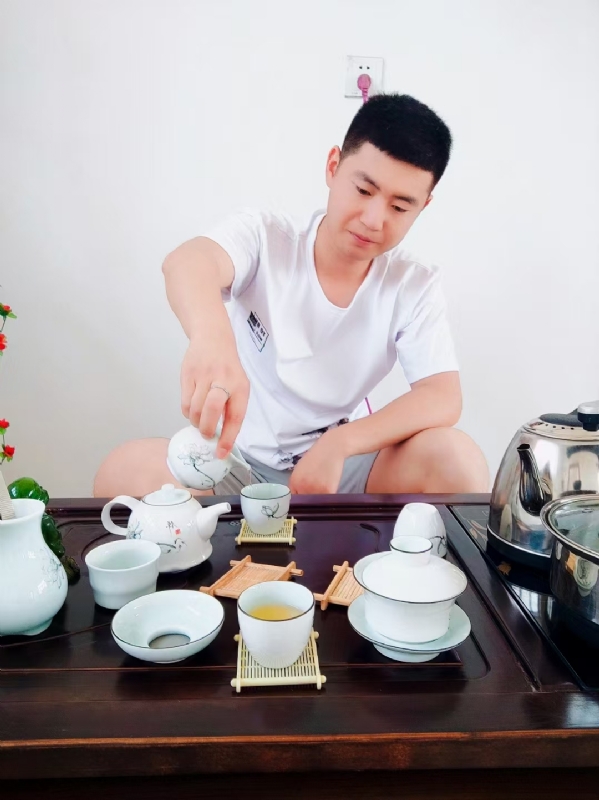 日月的第三张照片--石家庄相亲服务中心