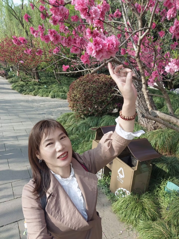 丽娜的第四张照片--石家庄相亲服务中心